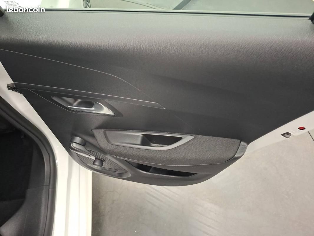 Peugeot 208 II PureTech 100 S&S BVM6 Active Business 5p (image 23)