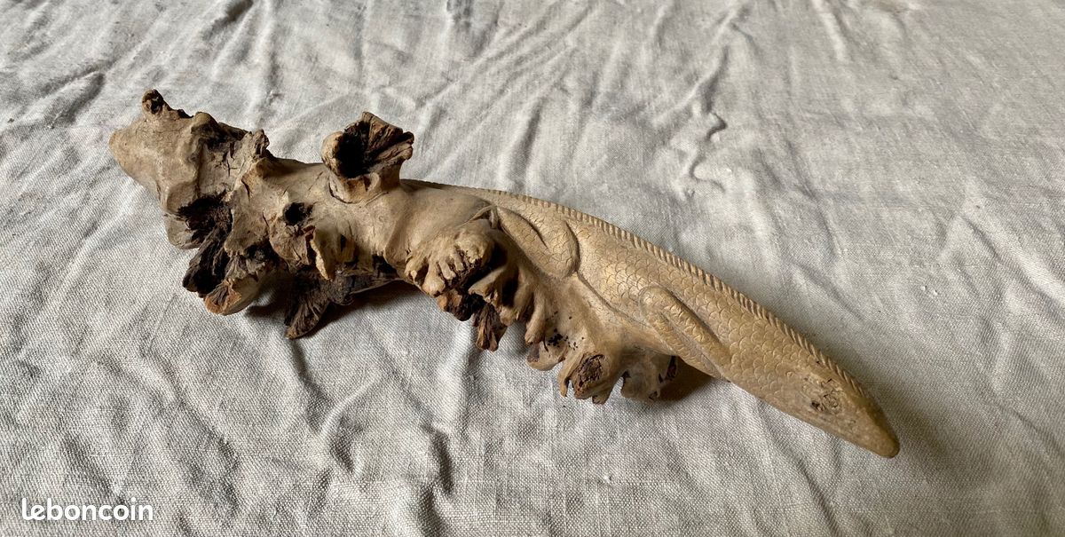 Sculpture en bois exotique représentant un varan, dragon de Komodo n°1 (image 1)