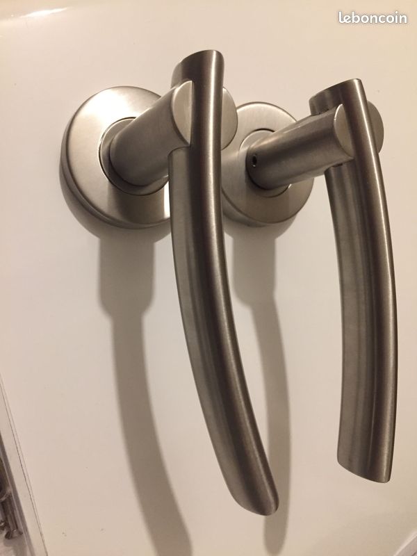 Poignée porte neuve (image 1)