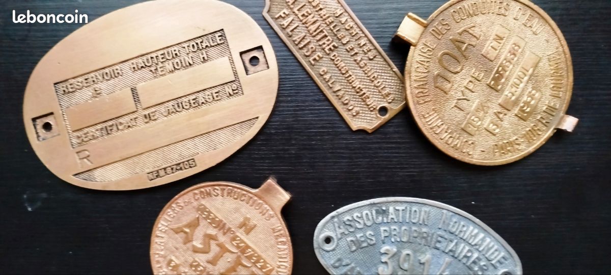 BELLE SÉRIE DE poids ancienne de 2 KG en laiton dans leur boite d
