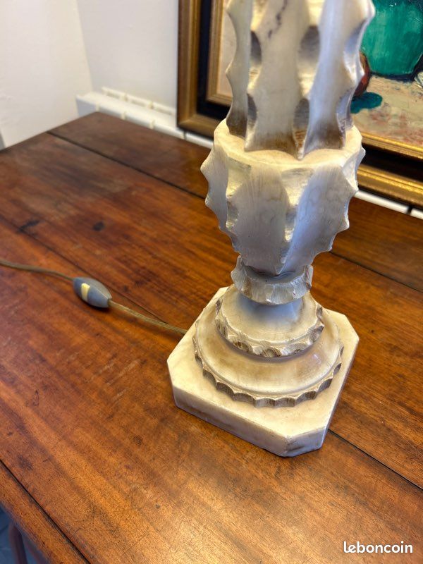 Grand pied de lampe vintage en albâtre sculpté – Années 70 (image 3)