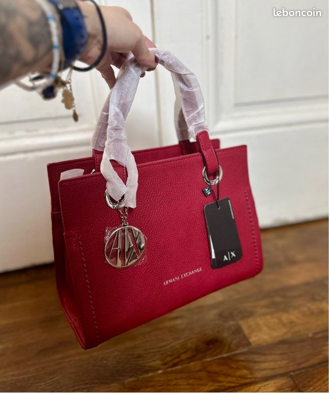 Sac en cuir Armani neuf rouge cerise, avec étiquette et dust bag