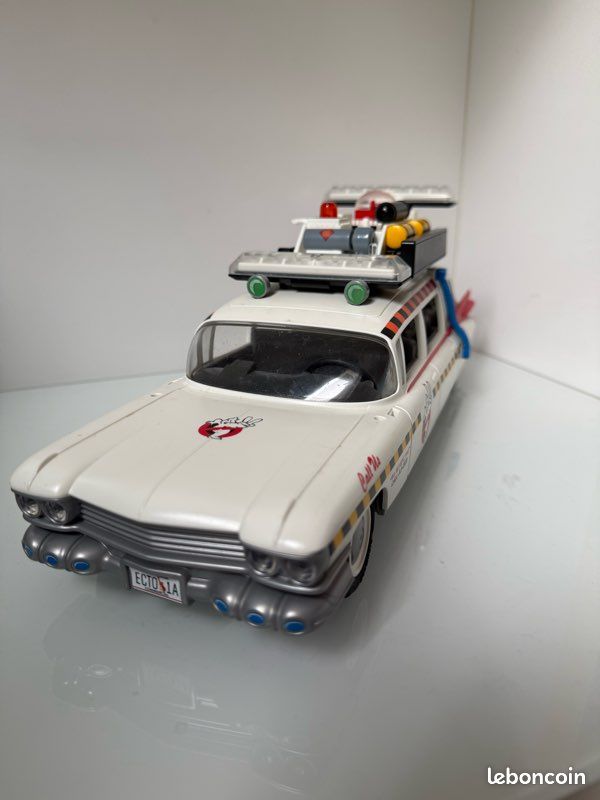 Gros Lot Playmobil : Pompiers, Police, Ghostbusters, Caravane, Figurines Et Voitures
