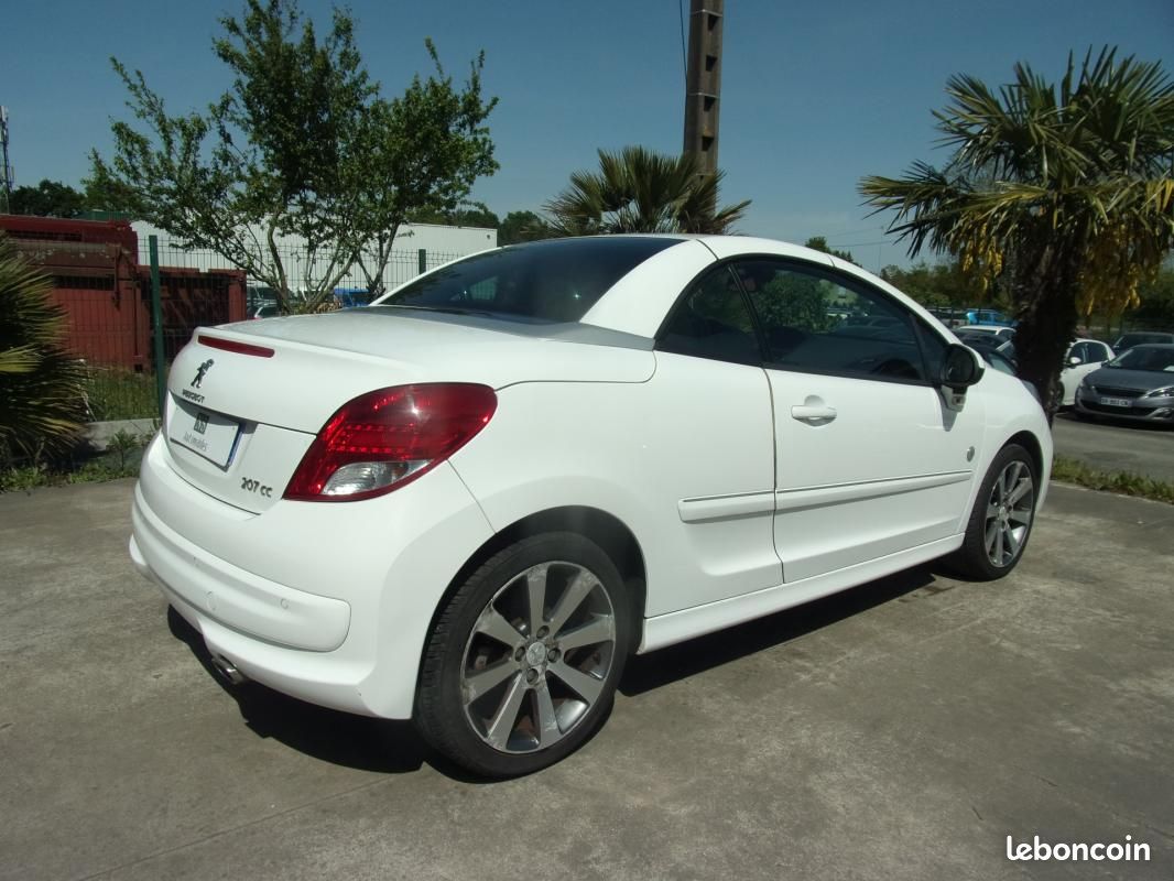 Peugeot 207 CC 1.6 HDi 112ch FAP Roland Garros (image 8)