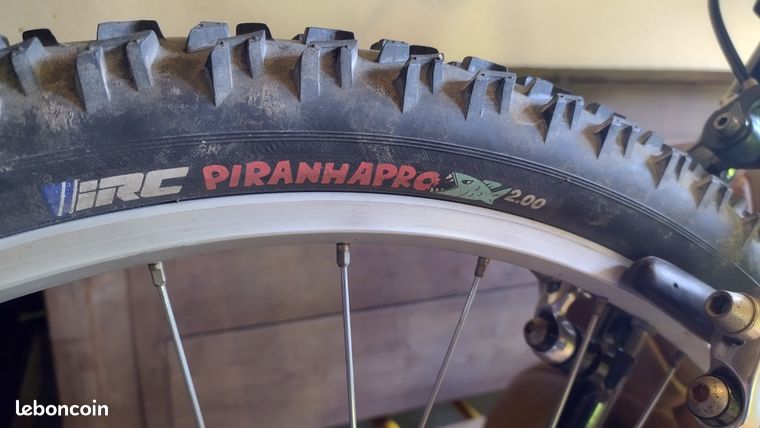 Vintage 26 IRC Piranha Pro Mountain Bike Tire Skinwall 26x2.00 low