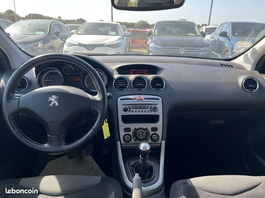 PEUGEOT 308 1.6 e-HDi - 112 CV BERLINE ALLURE PHASE 2 / CLIM AUTO / REGULATEUR / JANTES (image 9)
