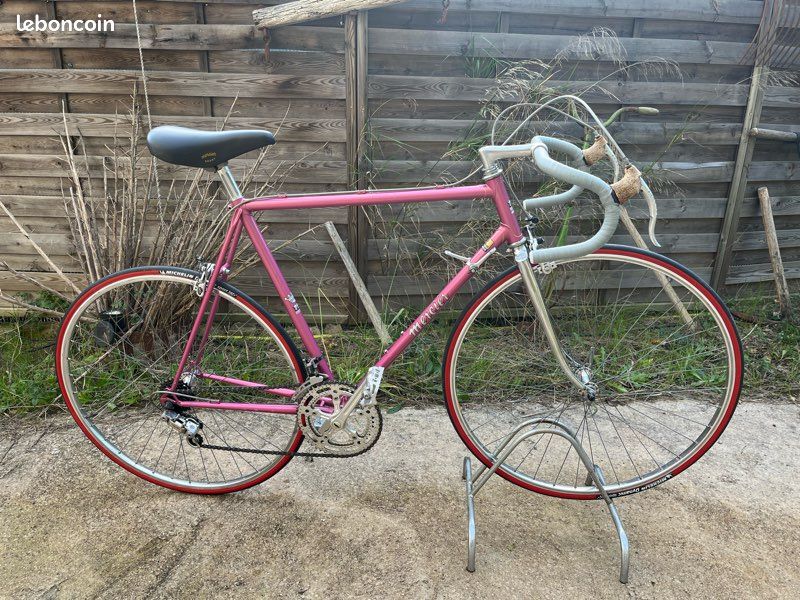 VÉLO DE COURSE Mercier rose EUR 300,00 - FR VÉLO DE COURSE Mercier rose EUR 300,00 - FR