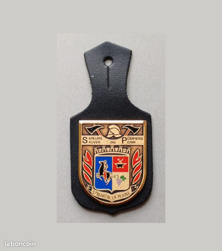 Insigne pompier (pucelle) – Sapeurs-pompiers de Saint-Martin-la-Plaine (Loire 42) médaille collection militaria (image 1)