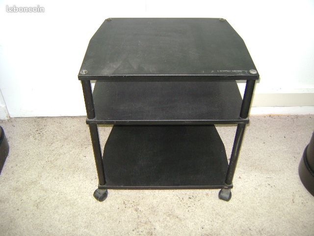 Meuble noir en plastique (image 1)