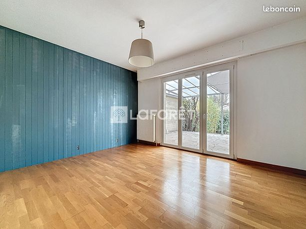 https://img.leboncoin.fr/api/v1/lbcpb1/images/ec/c9/55/ecc95515005f711741c6b24690b0c343667209b5.jpg?rule=ad-image