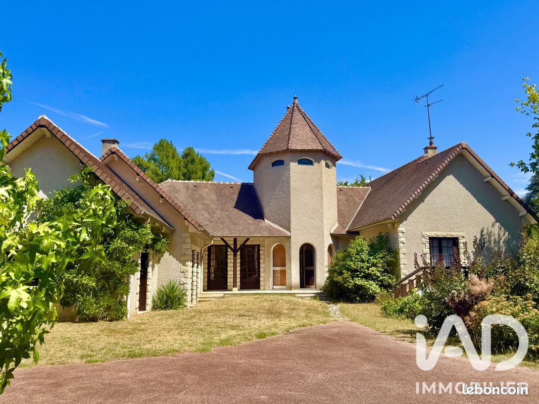 Maison 11 pièces 280 m² · à Cosne-Cours-sur-Loire · 280 m² · 318 000 €