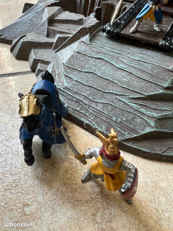 Château fort Plastoy et figurines Papo (image 8)