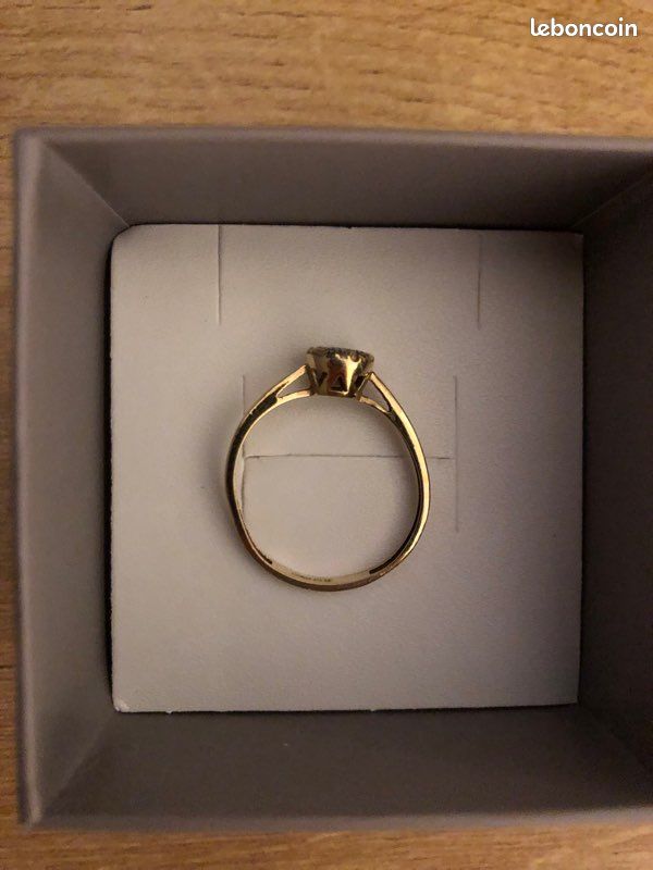 Solitaire CLEOR en Or 375/1000 Jaune et Diamant Montres Bijoux