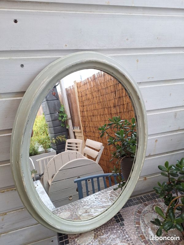 Miroir ovale vintage – cadre bois – 76 x 59 cm (image 1)