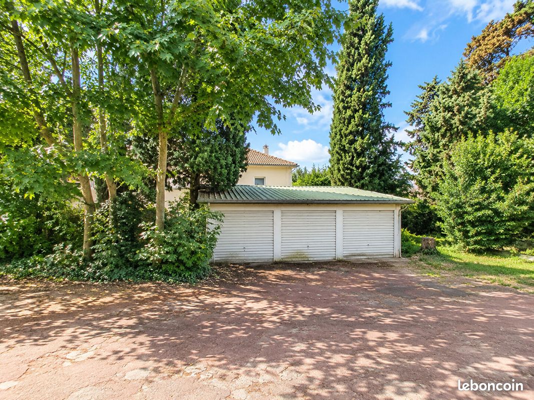 Terrain 303 m² · à Feyzin · 303 m² · 90 000 €