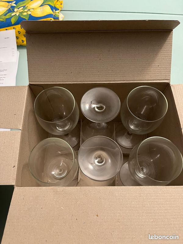 6 verres à pieds neufs dans leur boite (image 2)