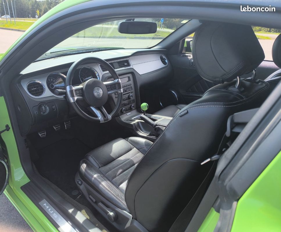 Ford Mustang GT (image 9)