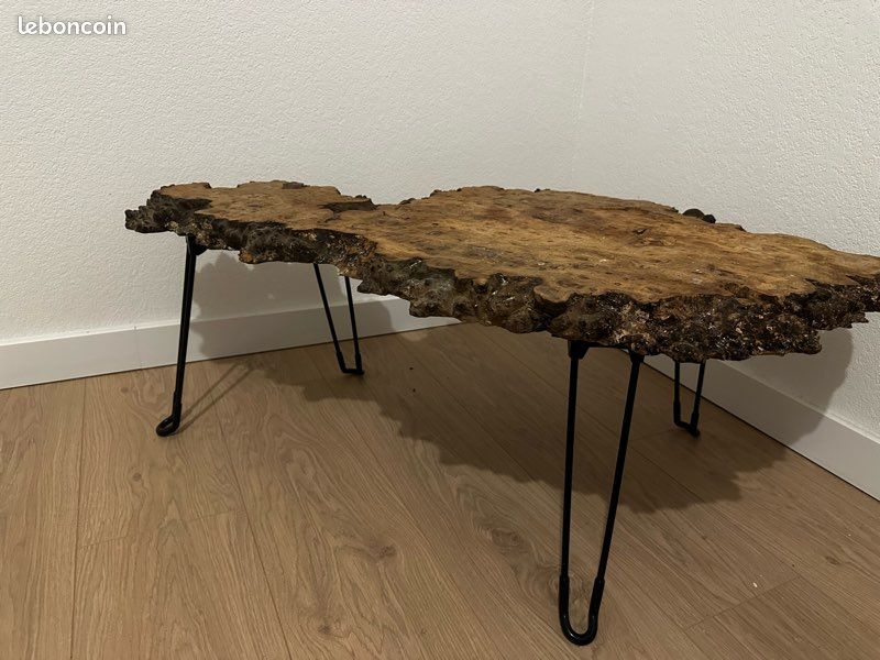 Table basse en bois brut (image 1)