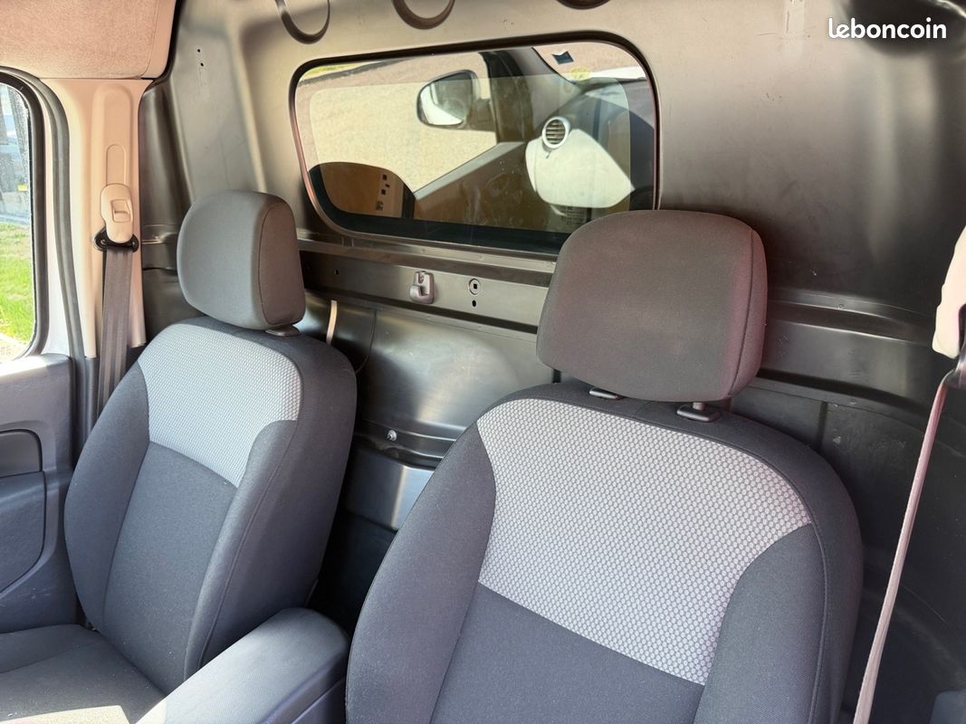 RENAULT KANGOO II (2) CONFORT BLUE DCI 95 radar de recul Garantie 12 mois (image 27)