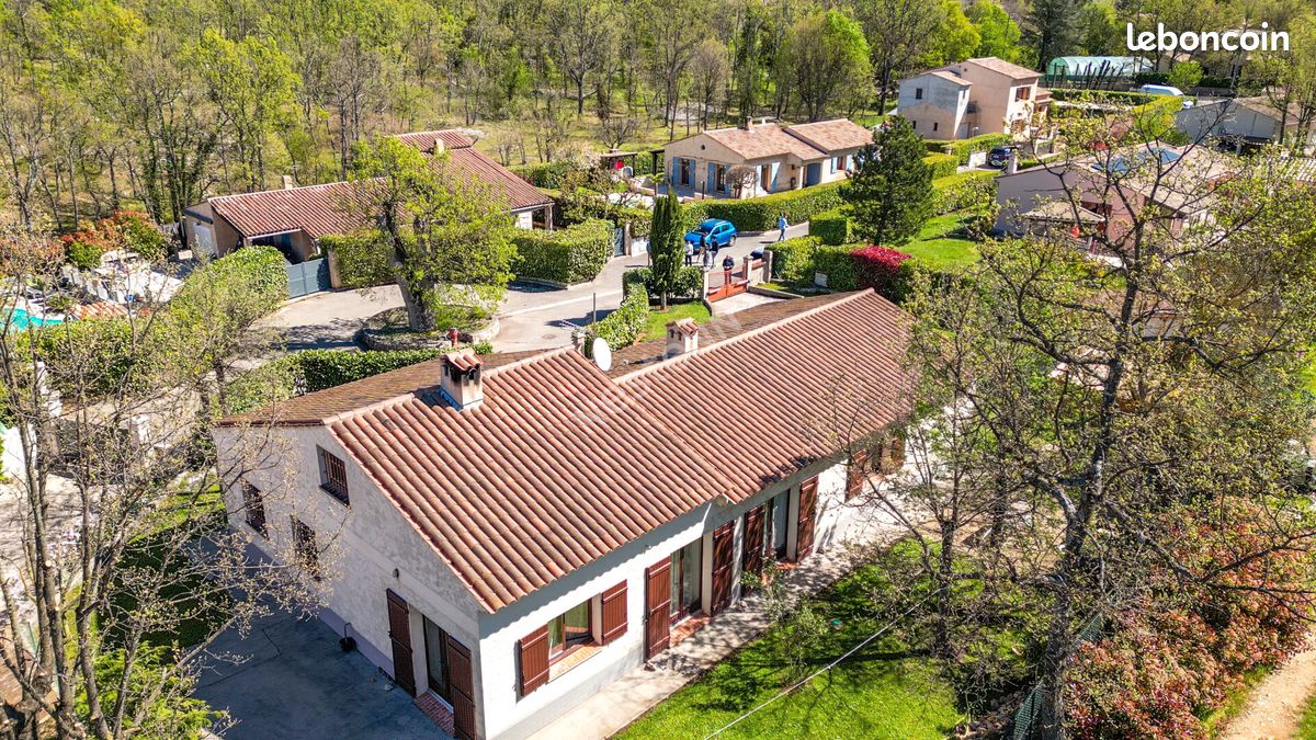 Maison 4 pièces 131 m² · à Saint-Vallier-de-Thiey · 131 m² · 479 000 €