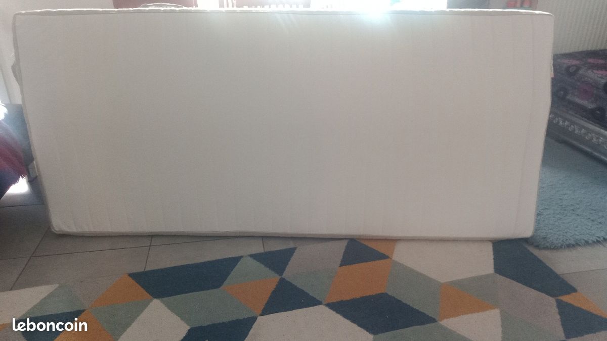 Urgent à cause de déménagement Matelas Hafslo ikea en très bon état (image 2)