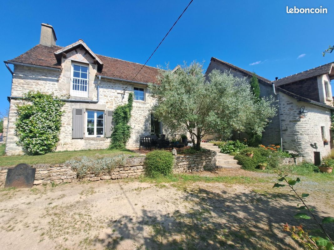 Maison 8 pièces 230 m² · à Oisseau-le-Petit · 230 m² · 298 000 €