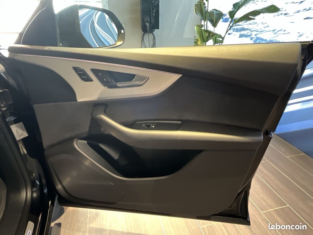 AUDI Q8 55 TFSI e 381 Tiptronic 8 Quattro S line (image 28)
