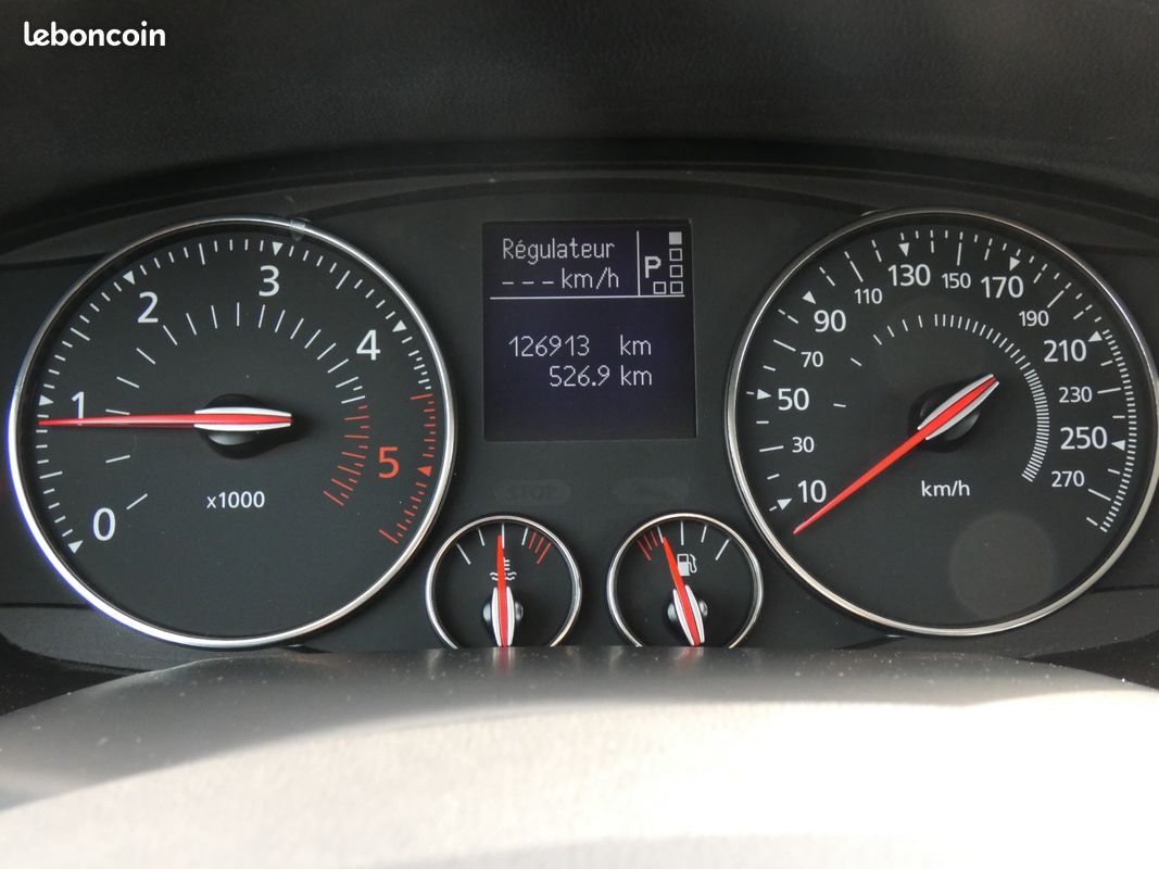 RENAULT LAGUNA 1.5 dCi 110 eco2 Bose Edition EDC (image 23)
