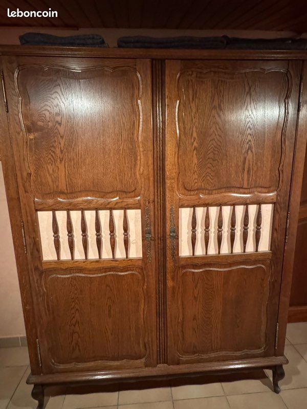 Grande armoire en bois – 10 casiers (image 1)