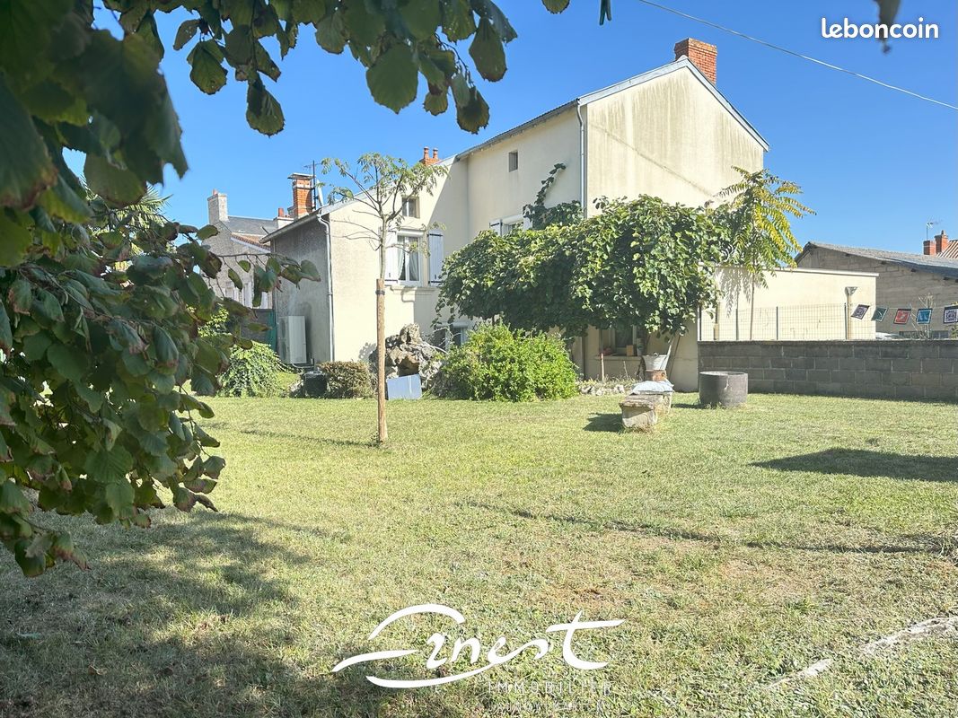 Maison 7 pièces 181 m² - Chasseneuil-du-Poitou 86360 (image principale 0)