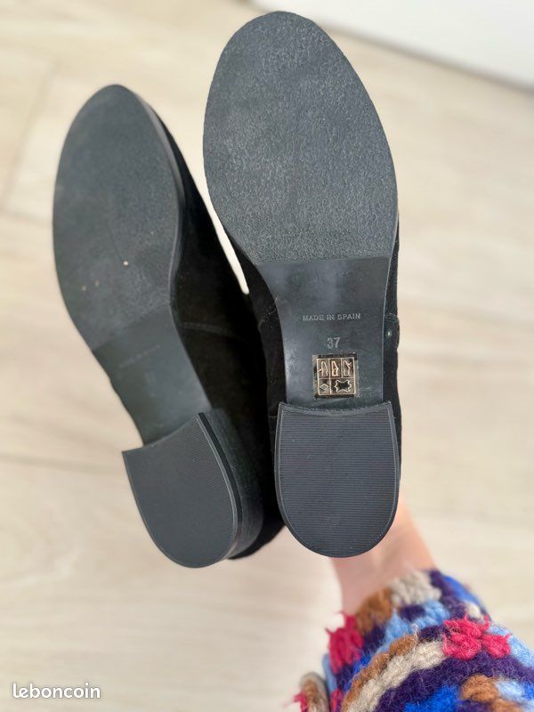 Bottines plates en daim noir (image 5)