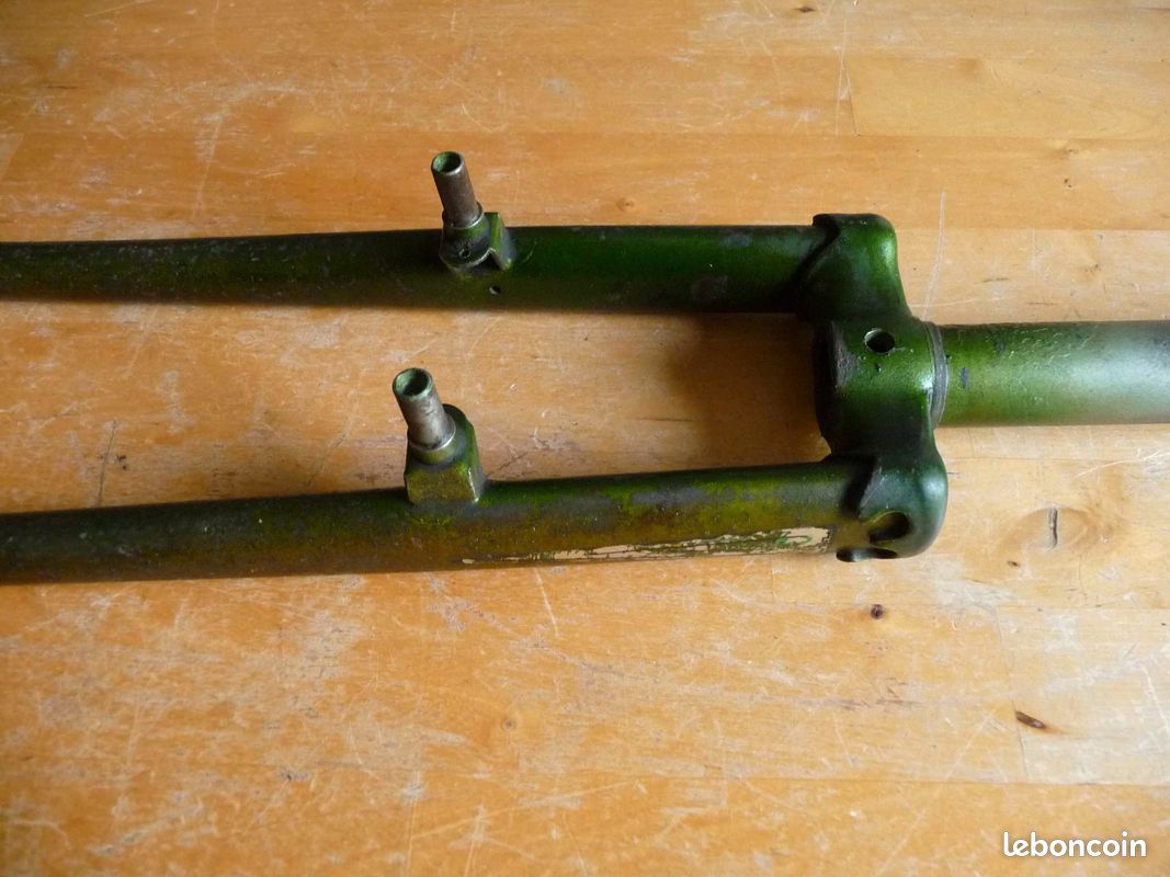 Ancienne Fourche De Vélo Pour Roue 650 - Pièce Vintage Cycle