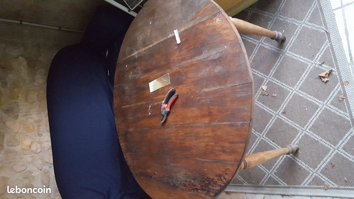 Table (image 1)