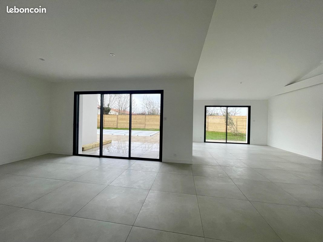 Propriété 5 pièces 134 m² - Magné 79460 (image principale 3)