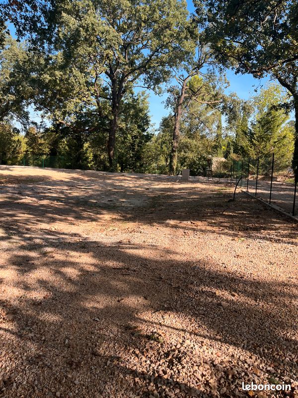 TERRAIN CONSTRUCTIBLE PUYRICARD environ 1200 m2 · à Aix-en-Provence · 579 000 €