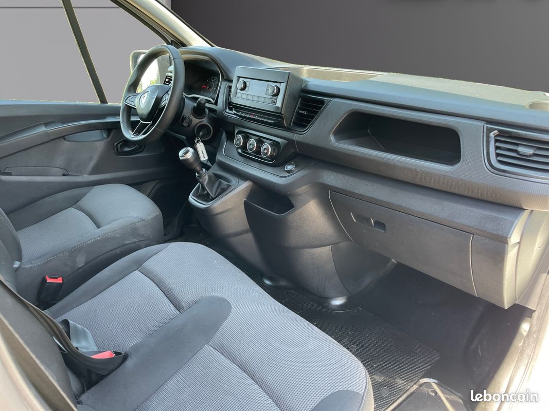 RENAULT TRAFIC III FOURGON TRAFIC L1H1 2.0 BLUE DCI 110 ADVANCE 110Ch Garantie 12 mois (image 10)