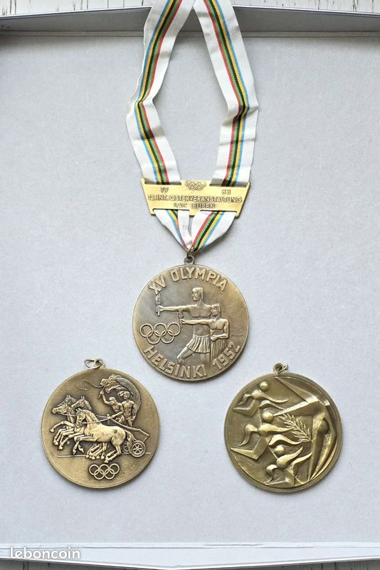 Médaille Souvenir En Bronze Des Jeux Olympiques D'été De Paris 1900 - 38x32 Mm