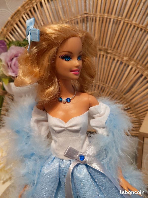 Poupée Barbie tenue créateur princesse Versailles (image 3)
