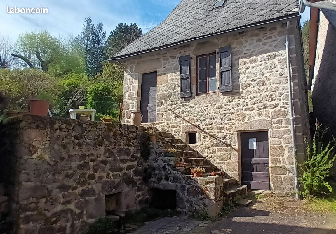 Maison typique Corrézienne de village et sa dépendance avec terrain - Saint-Cirgues-la-Loutre 19220 (image principale 2)