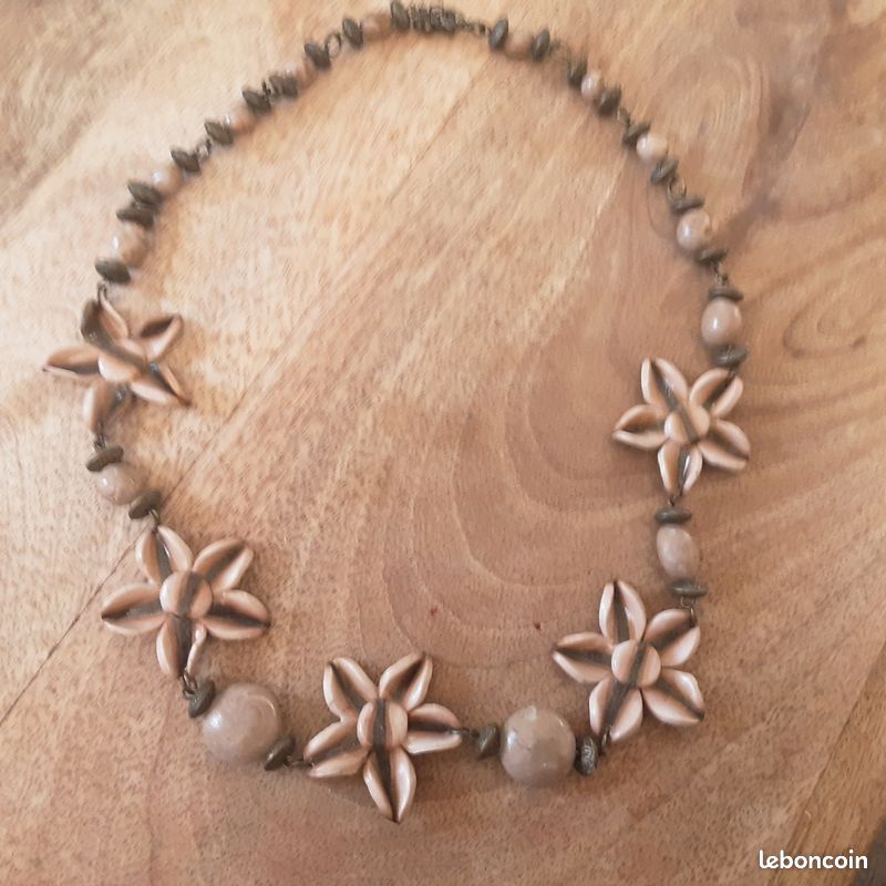 Collier artisanal en fimo fleurs marrons (image 1)