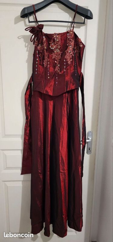 Robe rouge soirée ou fête (image 3)