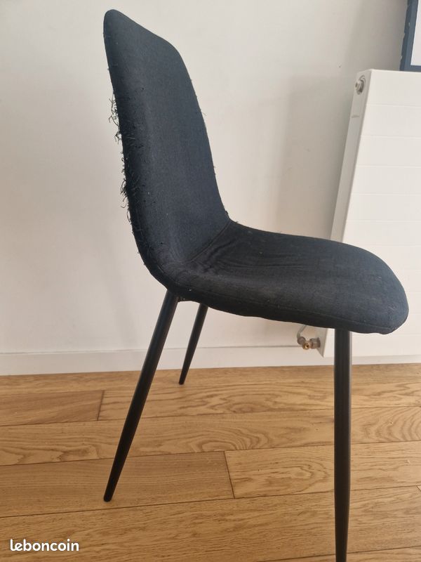 Chaises noires (image 2)