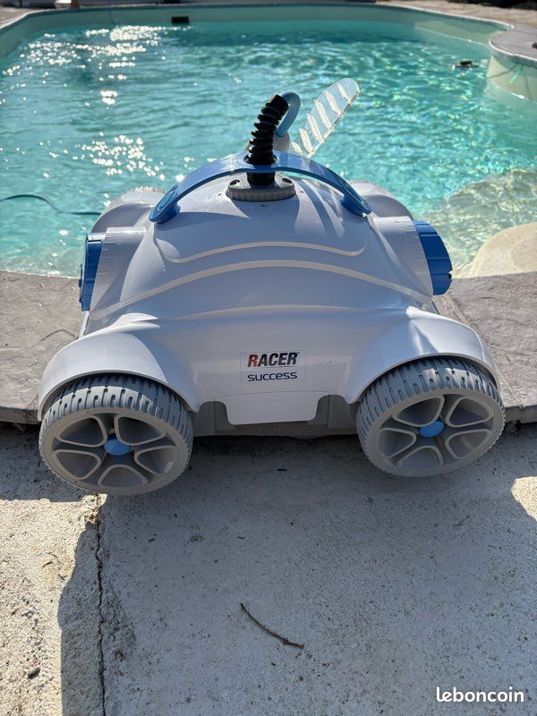 Robot de piscine (image 1)