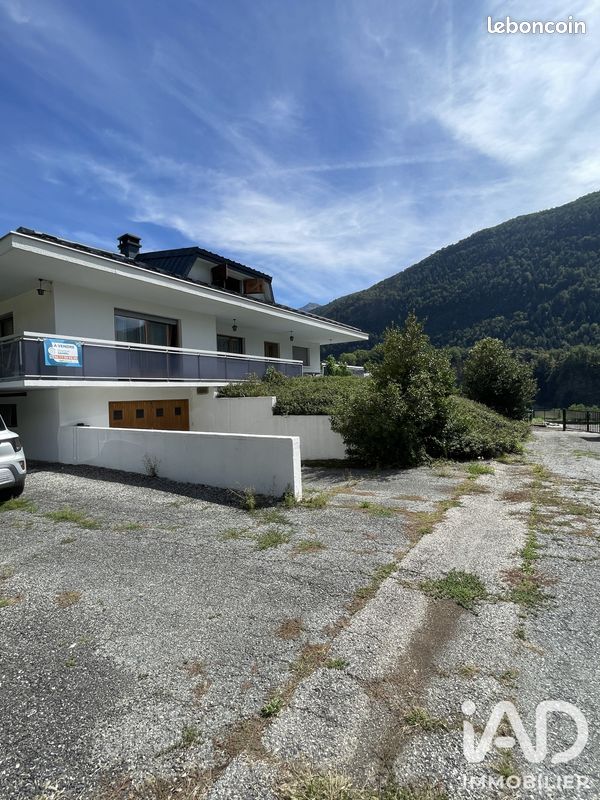 Maison 12 pièces 246 m² · à Aime-la-Plagne · 246 m² · 590 000 €
