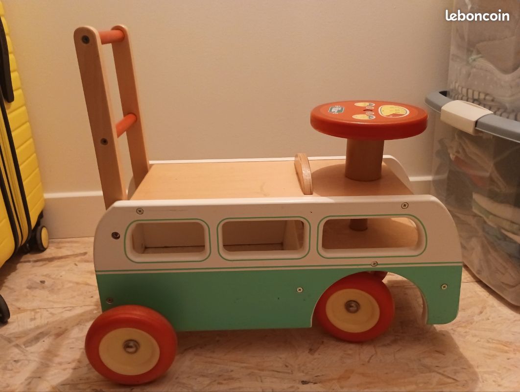 Bus (image 3)