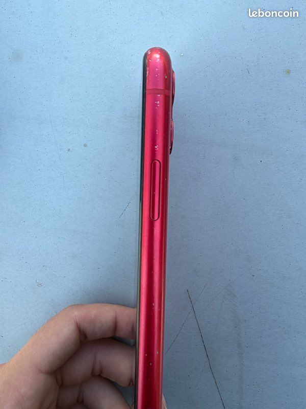 IPhone 11 rouge (image 5)