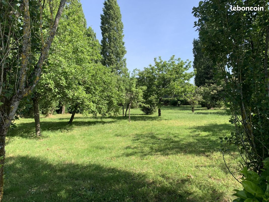 Terrain à bâtir de 1250 m2 au prix de 64990 à CHERMIGNAC (17) · 64 990 €