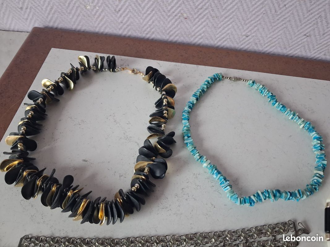 Collier Ancien Couleur Noire Et Bleu - Bijou Vintage Sans Marque - Occasion