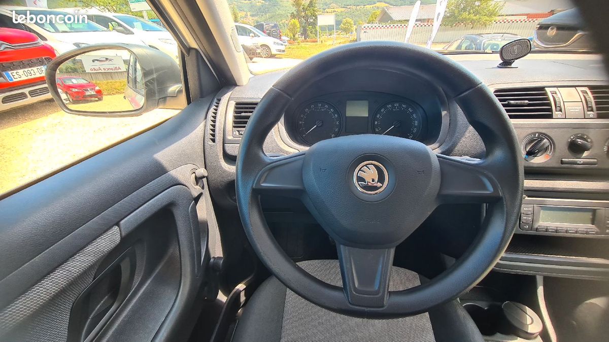 SKODA Fabia - 1.6 Tdi Active 90ch diesel (image 18)
