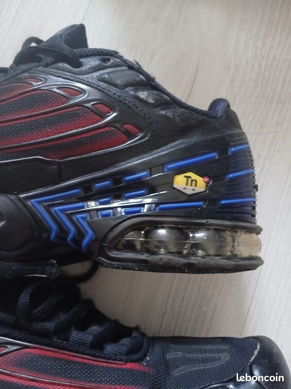 Paire de Nike Air Max Plus TN en taille 39, coloris noir / rouge / bleu (image 4)